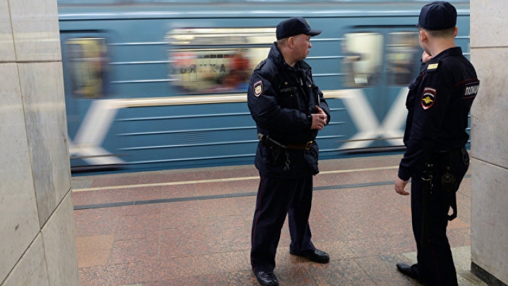 В московском метро поезд отогнали в тупик для проверки бесхозного пакета