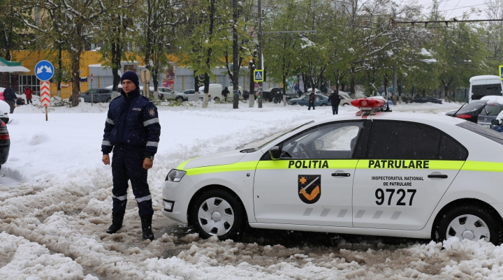 Фото: На расчистку дорог мобилизовали армию