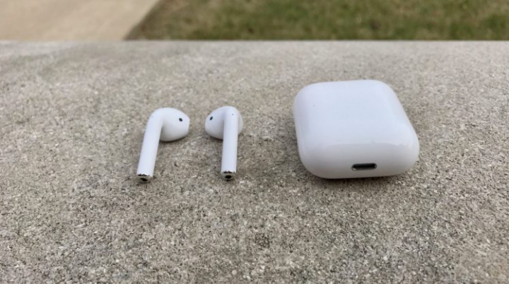 Новый чехол Apple Airpods сможет заряжать iPhone и Apple Watch