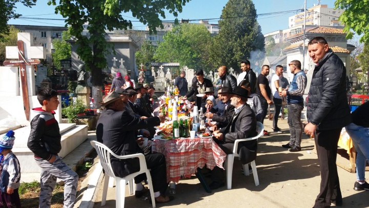 Пир на весь мир: в Румынии почтили память усопших