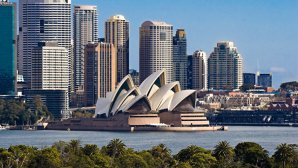 С приходом ночи Сиднейский оперный театр освещают трехмерными проекциями