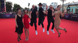 Музыканты "SunStroke Project" прошлой ночью вернулись домой, а утром отправились в Москву