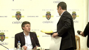 Муниципальные советники от ПСРМ снова принесли мэру Кишинева подарки