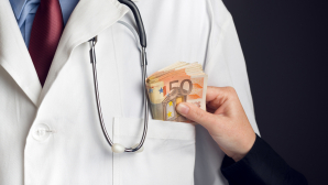Врач Республиканской больницы задержан за вымогательство 1700 евро