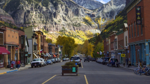 Более миллиона тон земли и камней обрушились со склона на автотрассу в штате Калифорния