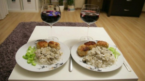 НПО из США организовала для двух стариков ужин к их столетию