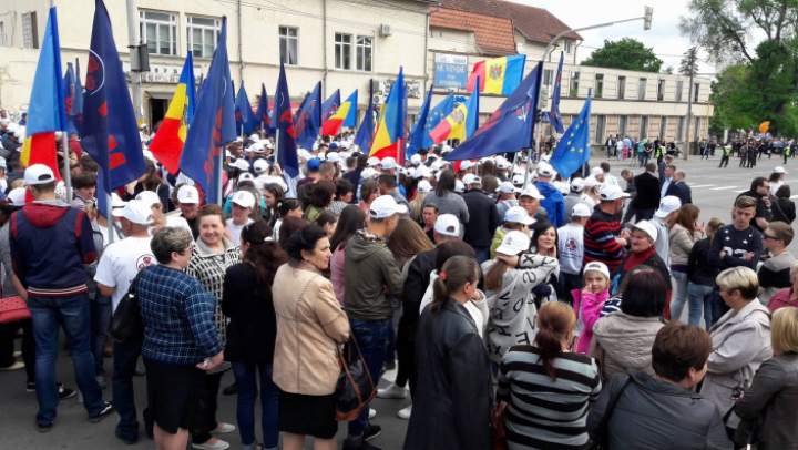 Фото: В Молдове прошел марш по случаю Дня Победы и Дня Европы