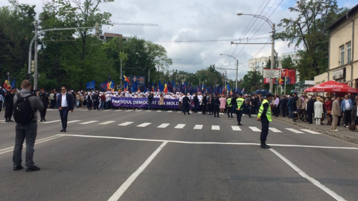 Фото: В Молдове прошел марш по случаю Дня Победы и Дня Европы