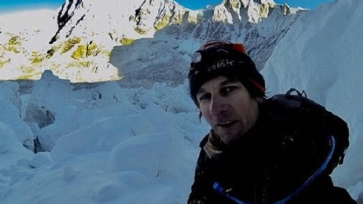 Альпинист-безбилетник спрятался в пещере на Эвересте