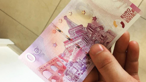 В Германии напечатали партию купюр номиналом ноль евро