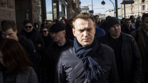 Навального задержали в подъезде его дома