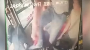 Разъярённый китаец перевернул автобус с пассажирами, вырвав руль у водителя