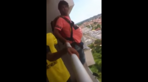 Малыш и мама просили отца не прыгать с балкона, но он их не послушал