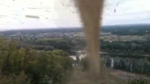 Гигантский смерч в Уфе напугал очевидцев