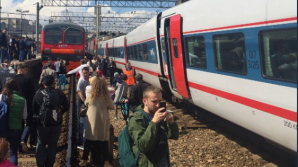 В Москве скоростной поезд задел электричку возле Курского вокзала