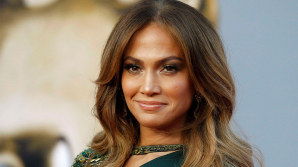 Пресс Дженнифер Лопес собрал полтора миллиона лайков