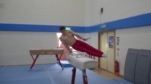 Британские гимнасты устроили состязания на тренировке