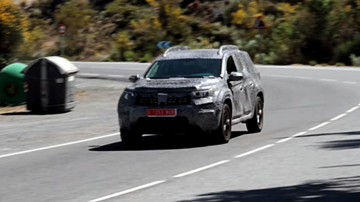 Новый Renault Duster впервые засняли на видео