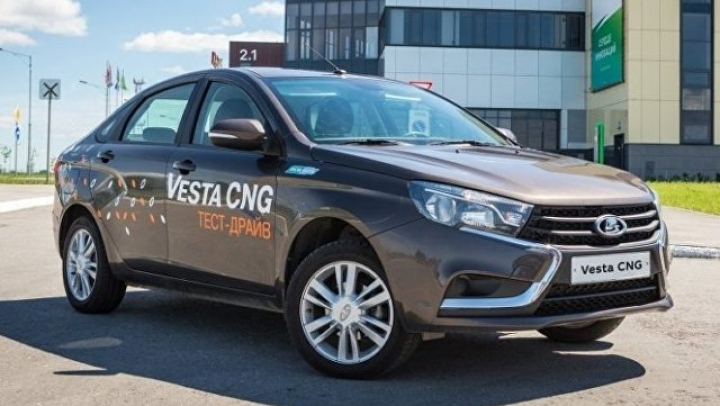 "АвтоВАЗ" начал производство битопливной Lada Vesta