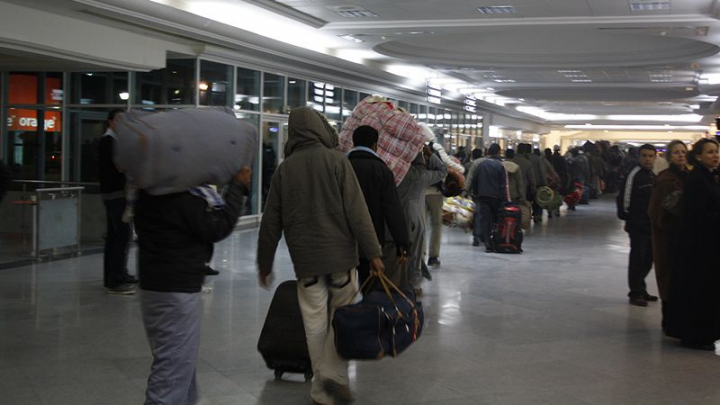 Полиция разгоняет лагерь беженцев в бывшем аэропорту Афин