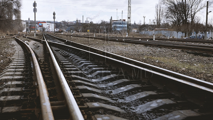 Поезд Москва-Кишинев столкнулся с автомобилем