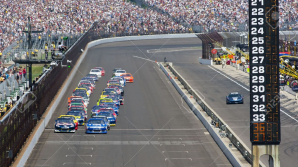 Гонка НАСКАР в Индианаполисе прерывалась трижды из-за аварий