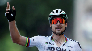 Один из лидеров "Тур де Франс" Петер Саган дисквалифицирован за удар локтем