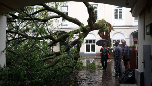 Во время непогоды в Украине пострадали 17 человек