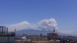 Везувий пробудился: в Неаполе эвакуируют туристов и местных жителей 