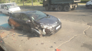 Цепная авария на Скулянке: столкнулись грузовик и две легковушки 