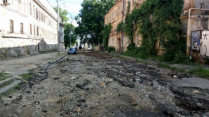 В Одессе ливень смыл асфальт с улицы