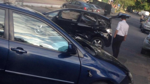 В центре Кишинёва столкнулись два автомобиля