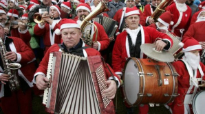 160 Санта-Клаусов из 15 стран приняли участие в параде, который прошел в Копенгагене