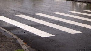 Из-за отсутствия дорожной разметки машины часто сбивают пешеходов на зебрах