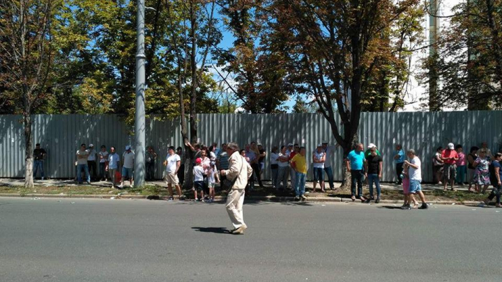 На акцию протеста против смешанной системы выборов вышли около 800 человек