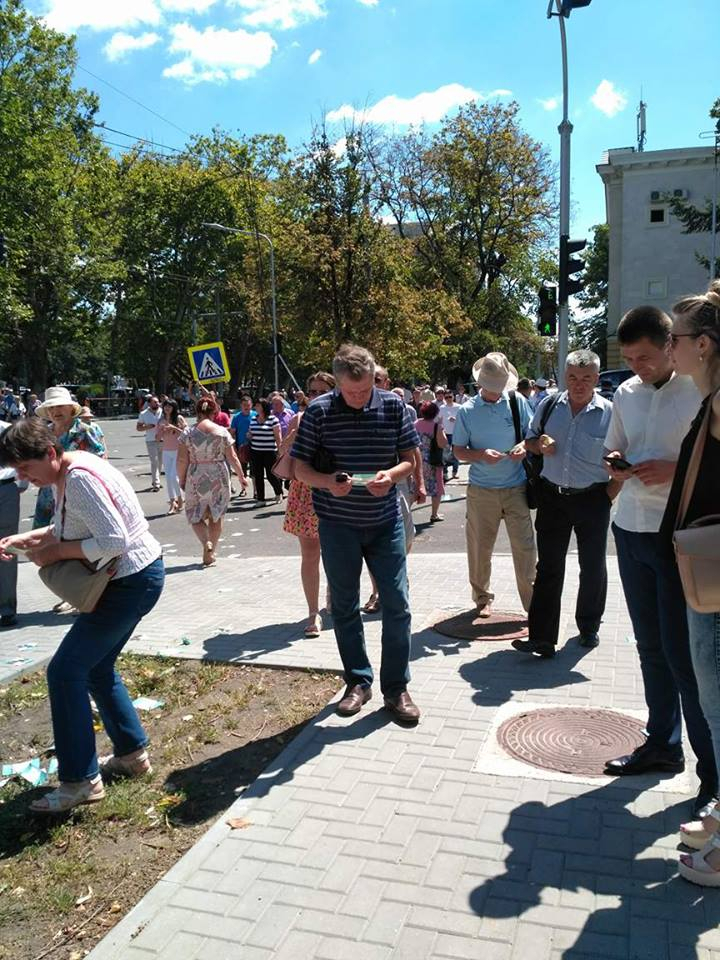 Очередной провал: вместо обещанных тысяч протестующих, на площади собралось около 800 человек