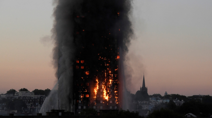 Полиция Лондона завершила поиск останков погибших при пожаре в Grenfell Tower