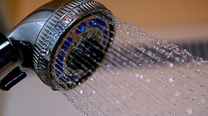 Новая насадка для смартфона подскажет, когда пора мыться