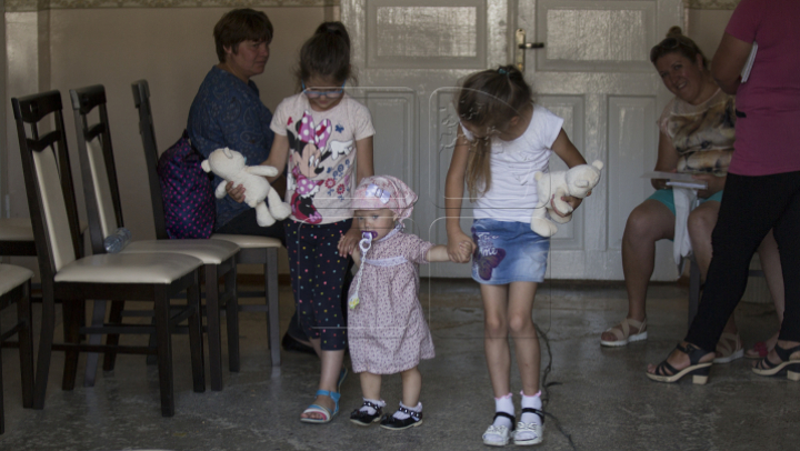 “Возроди Молдову”: Дети из села Каприяны получили бесплатные консультации врачей