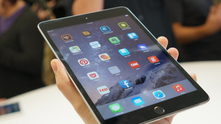 Мужчина жестоко избил свою девушку планшетом, а затем тысячу раз звонил ей из тюрьмы