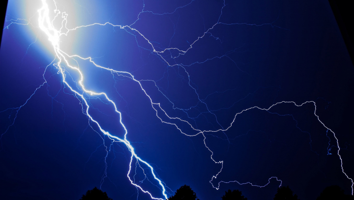 В Швейцарии во время грозы молния пометила вора