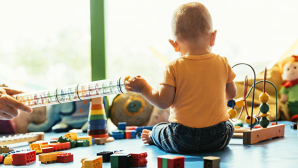 В столичных детсадах не хватает персонала, там свободно более 500 мест