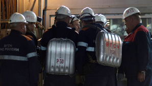 Спасен первый из девяти оставшихся в шахте «Мир» горняков