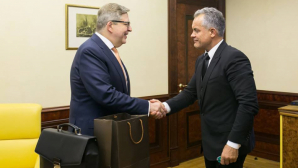 Влад Плахотнюк и Пиркка Тапиола провели встречу по случаю завершения миссии посла ЕС в Молдове