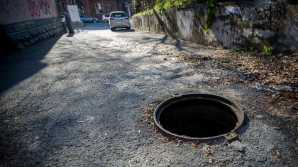 С начала нынешнего года украли 200 крышек от канализационных люков