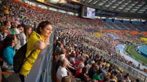 Маскот еж Герой развлекал зрителей во время ЧМ по легкой атлетике