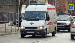 В Москве женщина пролежала 40 минут на асфальте из-за отсутствия травматолога в кабинете: фото