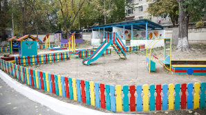 В Цынцэренах обустраивают двор детского сада и проводят уличное освещение