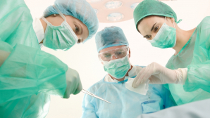 Египетский врач достал из желудка пациента 39 гвоздей и зажигалку