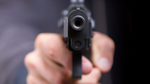 Видео: Тайский рокер обезвредил военного, угрожавшего ему пистолетом